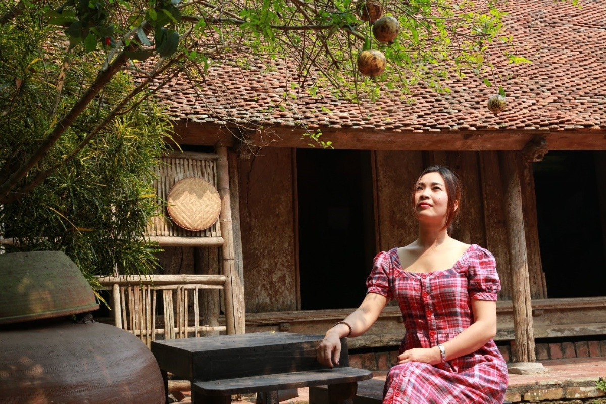 Tourists exploring traditional houses in Duong Lam Ancient Village